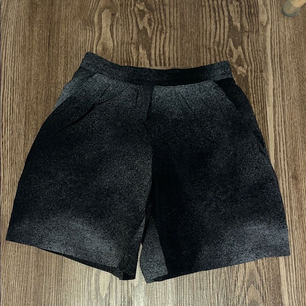 Lululemon 5” Liner less Shorts - small